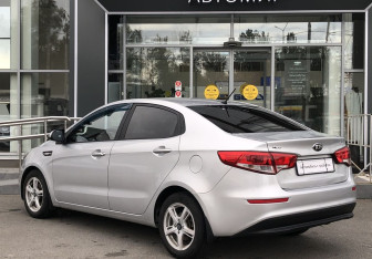 Подержанный автомобиль Kia Rio Sedan 2015 года (7 фото)