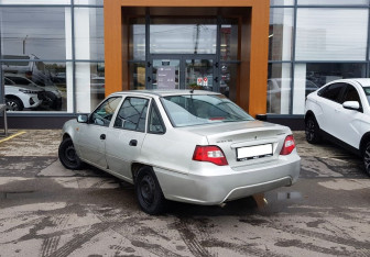 Подержанный автомобиль Daewoo Nexia Sedan 2008 года (7 фото)