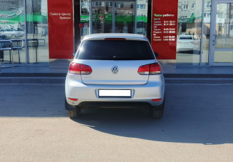 Подержанный автомобиль Volkswagen Golf Hatchback 2011 года (6 фото)