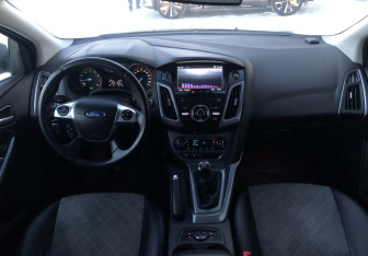 Подержанный автомобиль Ford Focus Hatchback 2014 года (10 фото)