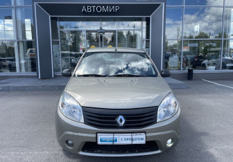 Подержанный автомобиль Renault Sandero 2013 года (2 фото)