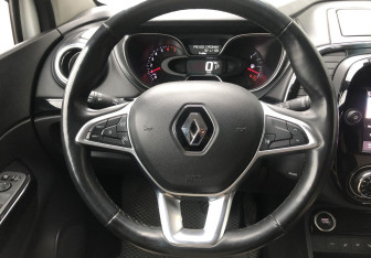 Подержанный автомобиль Renault Kaptur 2021 года (13 фото)