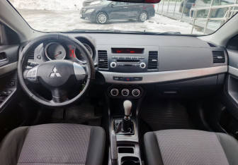 Подержанный автомобиль Mitsubishi Lancer Sedan 2008 года (15 фото)