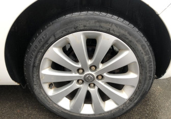 Подержанный автомобиль Opel Astra Hatchback 2011 года (15 фото)