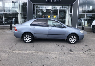 Подержанный автомобиль Toyota Corolla Sedan 2003 года (4 фото)