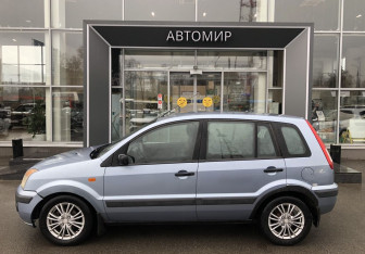 Подержанный автомобиль Ford Fusion 2006 года (8 фото)