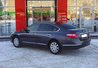 Подержанный автомобиль Nissan Teana 2009 года (7 фото)