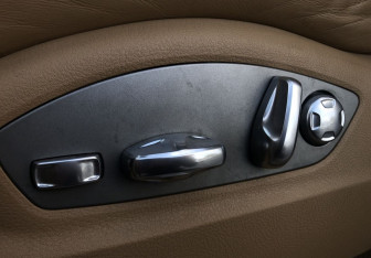 Подержанный автомобиль Porsche Macan 2015 года (14 фото)