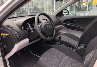 Подержанный автомобиль Kia Ceed Hatchback 2007 года (9 фото)