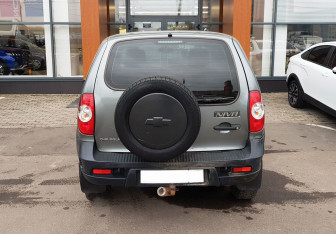 Подержанный автомобиль Chevrolet Niva 2016 года (6 фото)