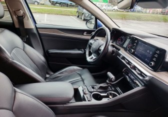 Подержанный автомобиль Kia K5 2022 года (14 фото)