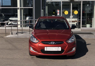 Подержанный автомобиль Hyundai Solaris Sedan 2011 года (2 фото)