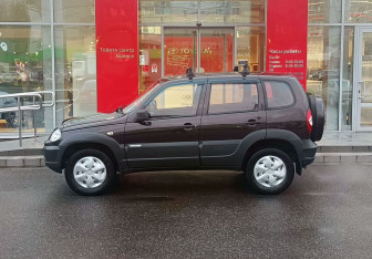 Подержанный автомобиль Chevrolet Niva 2013 года (8 фото)