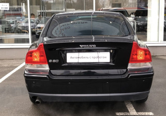 Подержанный автомобиль Volvo S60 2007 года (6 фото)