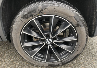 Подержанный автомобиль Volkswagen Tiguan 2012 года (15 фото)