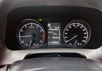 Подержанный автомобиль Toyota RAV4 2017 года (13 фото)