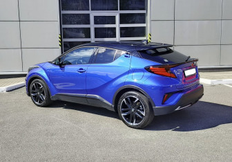 Подержанный автомобиль Toyota C-HR 2021 года (7 фото)