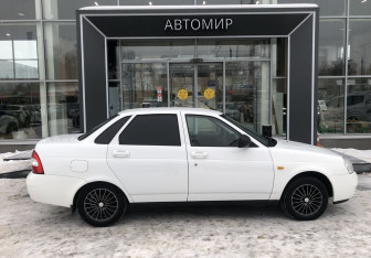 Подержанный автомобиль LADA (ВАЗ) Priora Sedan 2013 года (4 фото)