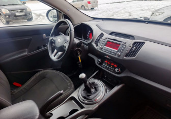 Подержанный автомобиль Kia Sportage 2011 года (14 фото)