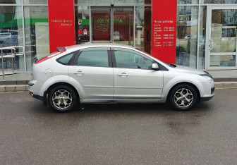 Подержанный автомобиль Ford Focus Hatchback 2007 года (4 фото)