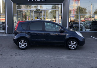 Подержанный автомобиль Nissan Note 2007 года (4 фото)