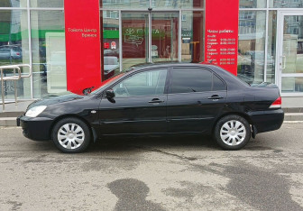 Подержанный автомобиль Mitsubishi Lancer Sedan 2007 года (8 фото)