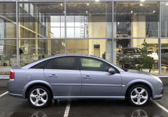 Подержанный автомобиль Opel Vectra Liftback 2007 года (4 фото)