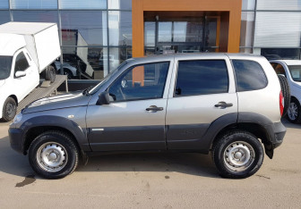 Подержанный автомобиль Chevrolet Niva 2015 года (8 фото)