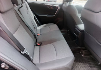 Подержанный автомобиль Toyota RAV4 2020 года (16 фото)