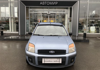 Подержанный автомобиль Ford Fusion 2006 года (2 фото)