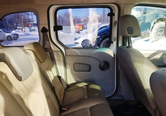 Подержанный автомобиль Renault Kangoo 2010 года (10 фото)