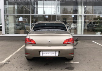 Подержанный автомобиль Peugeot 408 2012 года (6 фото)