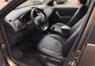 Подержанный автомобиль Renault Sandero 2019 года (10 фото)