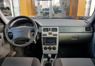 Подержанный автомобиль LADA (ВАЗ) Priora Sedan 2010 года (11 фото)