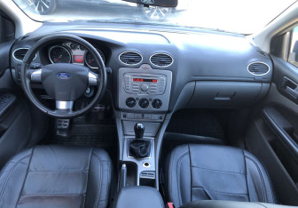 Подержанный автомобиль Ford Focus Hatchback 2009 года (10 фото)