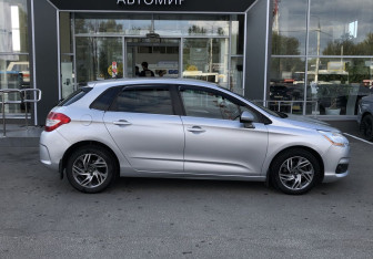 Подержанный автомобиль Citroen C4 Hatchback 2012 года (4 фото)