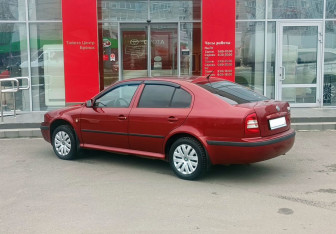 Подержанный автомобиль Skoda Octavia Liftback 2006 года (7 фото)