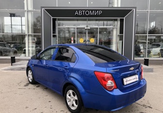 Подержанный автомобиль Chevrolet Aveo Sedan 2013 года (7 фото)
