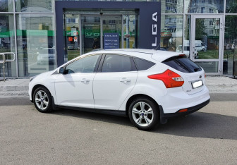 Подержанный автомобиль Ford Focus Hatchback 2012 года (7 фото)