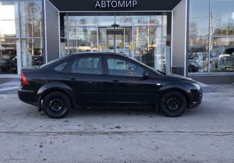Подержанный автомобиль Ford Focus Sedan 2005 года (4 фото)