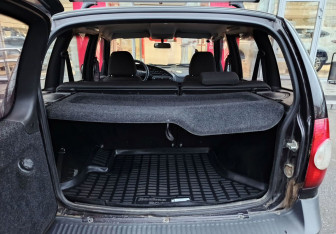 Подержанный автомобиль Chevrolet Niva 2013 года (12 фото)