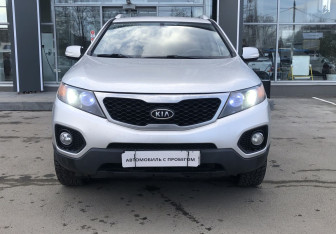 Подержанный автомобиль Kia Sorento 2011 года (2 фото)