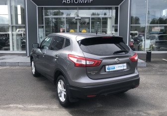Подержанный автомобиль Nissan Qashqai 2014 года (7 фото)