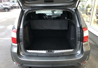 Подержанный автомобиль Nissan Terrano 2014 года (9 фото)