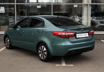 Подержанный автомобиль Kia Rio Sedan 2012 года (7 фото)