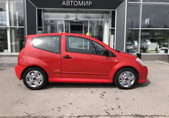 Подержанный автомобиль Citroen C2 2008 года (4 фото)