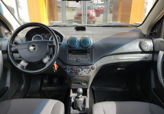 Подержанный автомобиль Chevrolet Aveo Sedan 2011 года (11 фото)