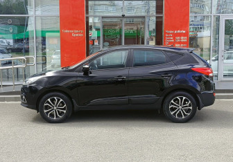 Подержанный автомобиль Hyundai ix35 2014 года (8 фото)