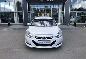 Подержанный автомобиль Hyundai i40 Sedan 2013 года (2 фото)