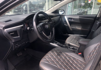 Подержанный автомобиль Toyota Corolla Sedan 2013 года (9 фото)